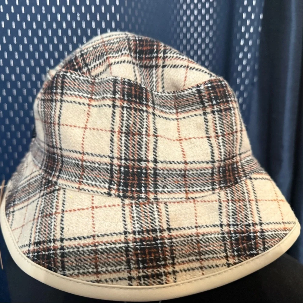 Steve Madden Reversible Plaid and Cream Bucket Hat NWT